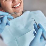 Abrasión dental: qué es, causas, síntomas y tratamiento
